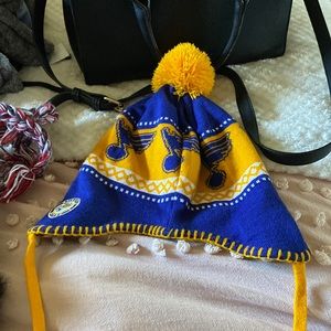 Puff ball hat blues